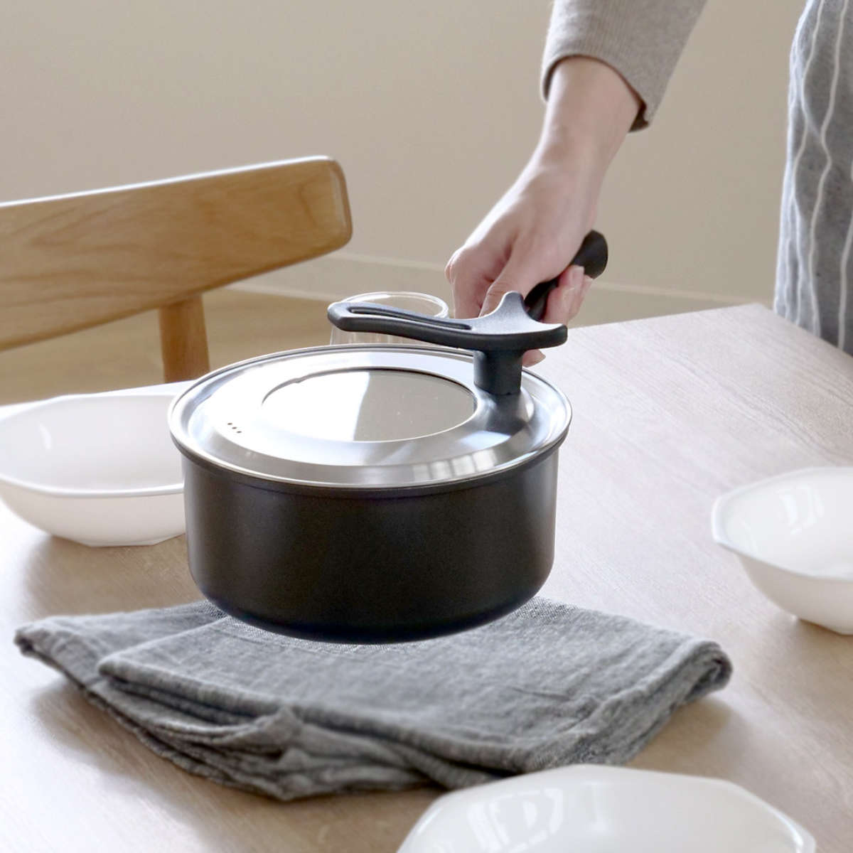 貝印 片手鍋 18cm とっても軽い片手鍋 IH対応 ガラス蓋付き （ ガス火