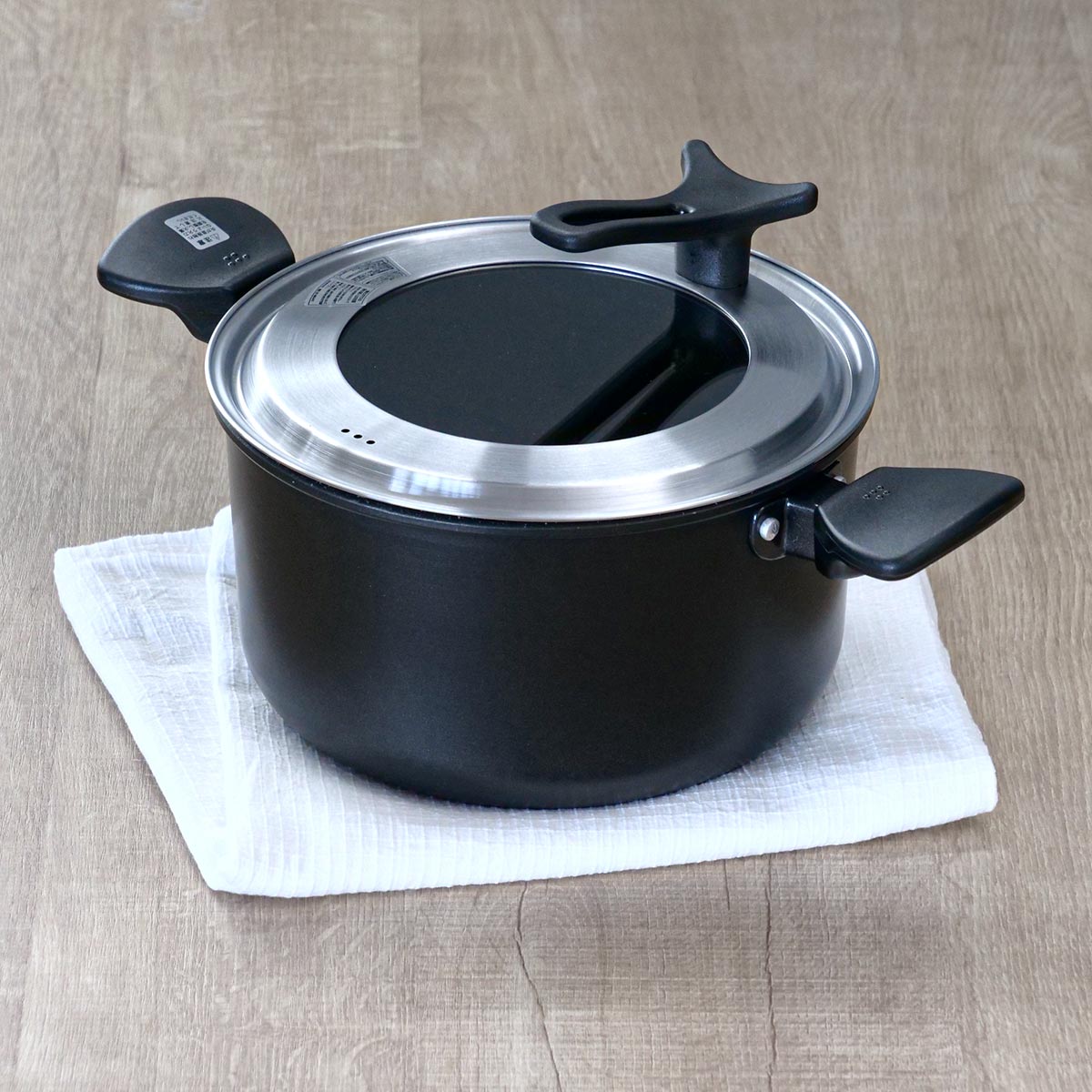 貝印 両手鍋 20cm とっても軽い両手鍋 IH対応 ガラス蓋付き （ ガス火