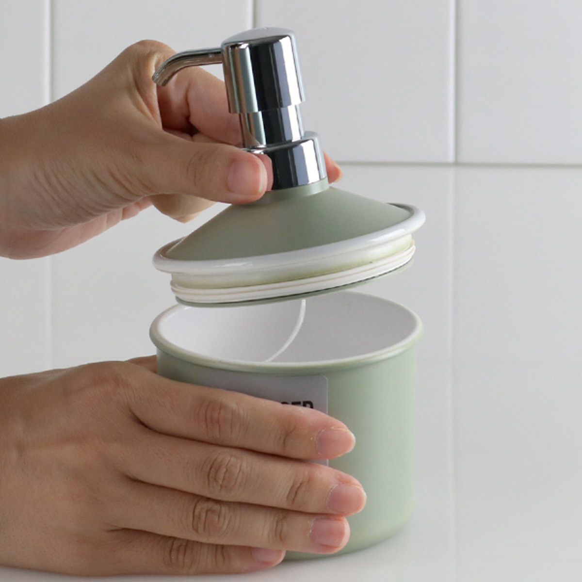 ディスペンサー 330ml URBAN MODERN 泡タイプ 詰め替え容器