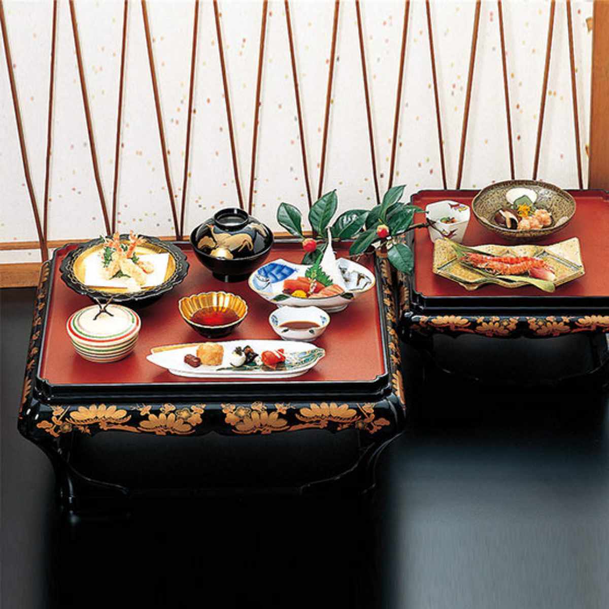 懐石膳　お膳　盆　会津塗　流水　紅葉　蒔絵　かわいらしい　５枚組　紙箱入 懐石膳 蒔絵 紙箱入 懐石膳の人気アイテム - メルカリ 懐石膳 お膳 盆