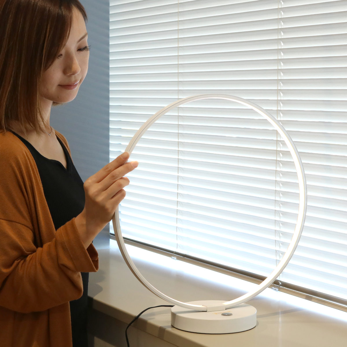 イシグロ テーブルライト LED 無段階調光 タッチセンサー テーブル