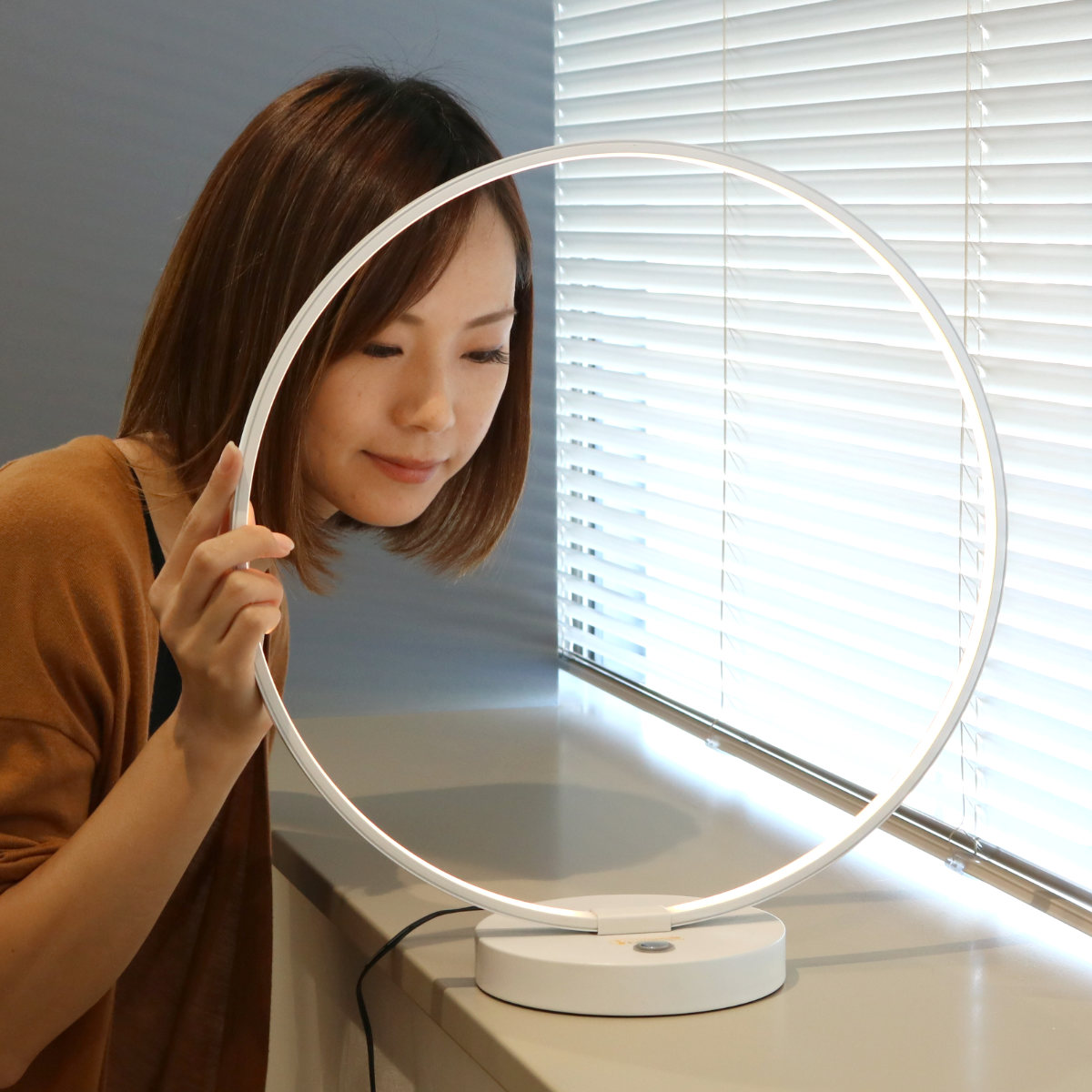 イシグロ テーブルライト LED 無段階調光 タッチセンサー テーブル
