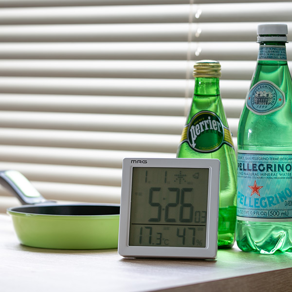 置き時計 目覚まし時計 多機能 タッチセンサークロック カッシーニ