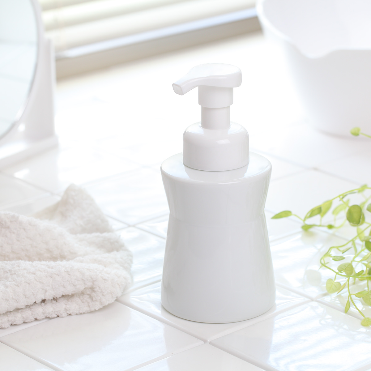 ディスペンサー 詰め替えボトル ホワイトガーデン フォームポンプ 泡