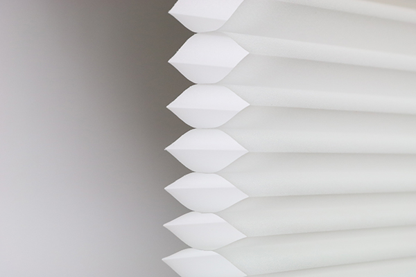 小窓用 スクリーン 断熱 幅59×丈90cm 突っ張り棒なし ハニカムシェード