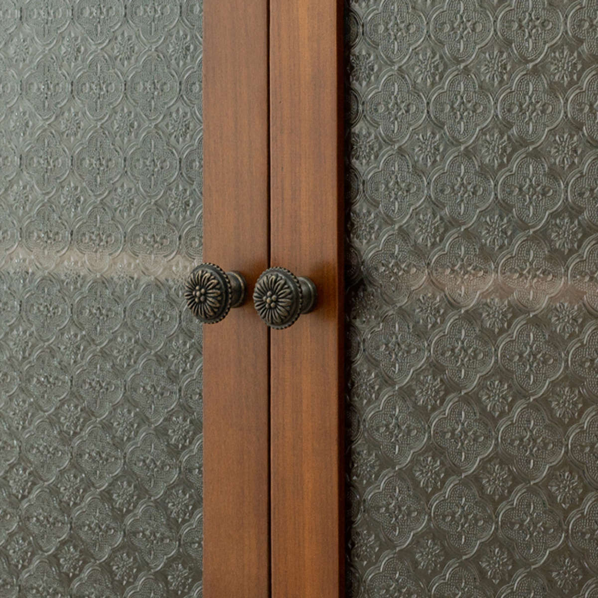 HAGiHARA（萩原） キャビネット アンティーク調 桐製 ガラス扉 幅60cm