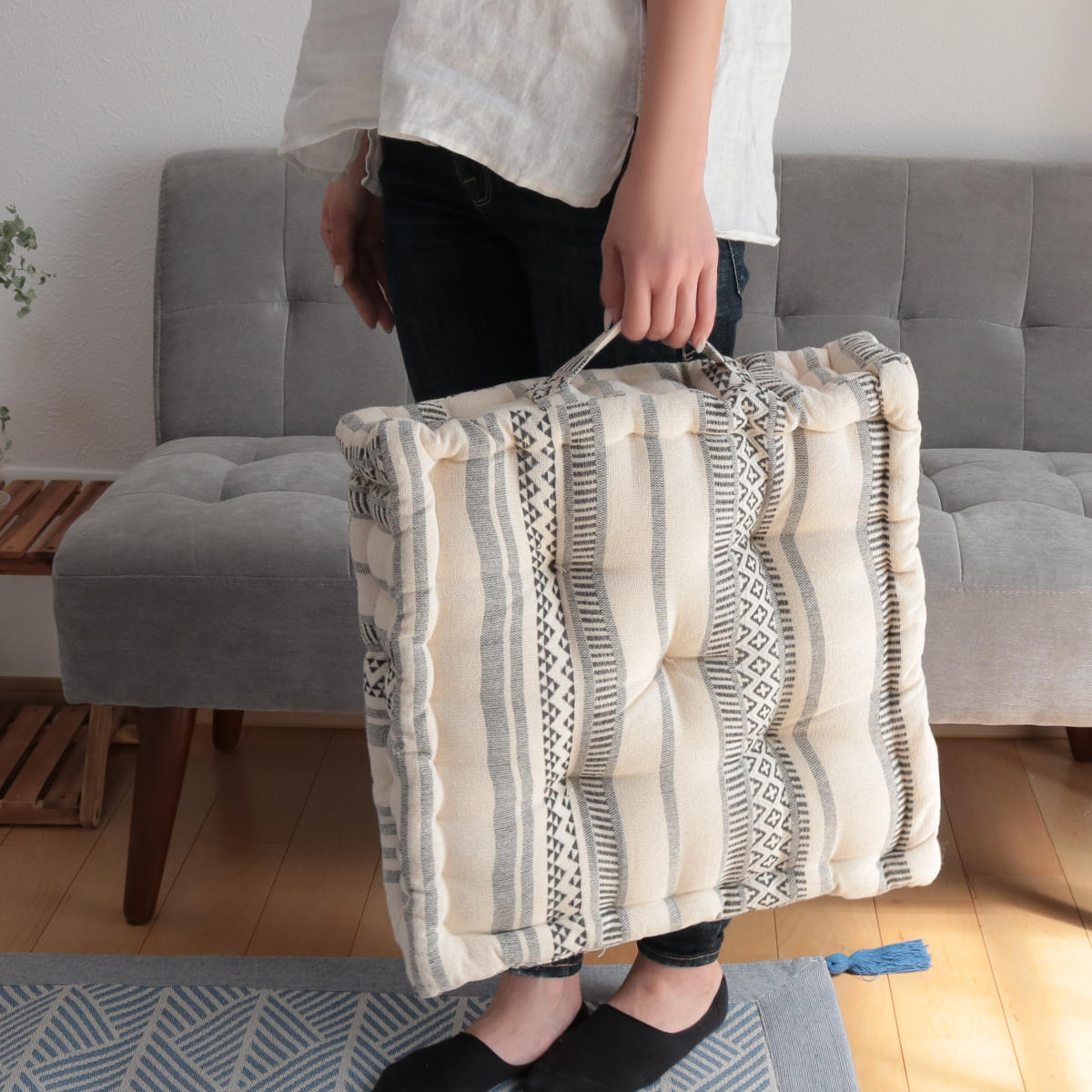 タブラのセット、蓋と円座付、インドで購入しました クッション TERRA テラ インド綿 クッキークッション 42×42cm