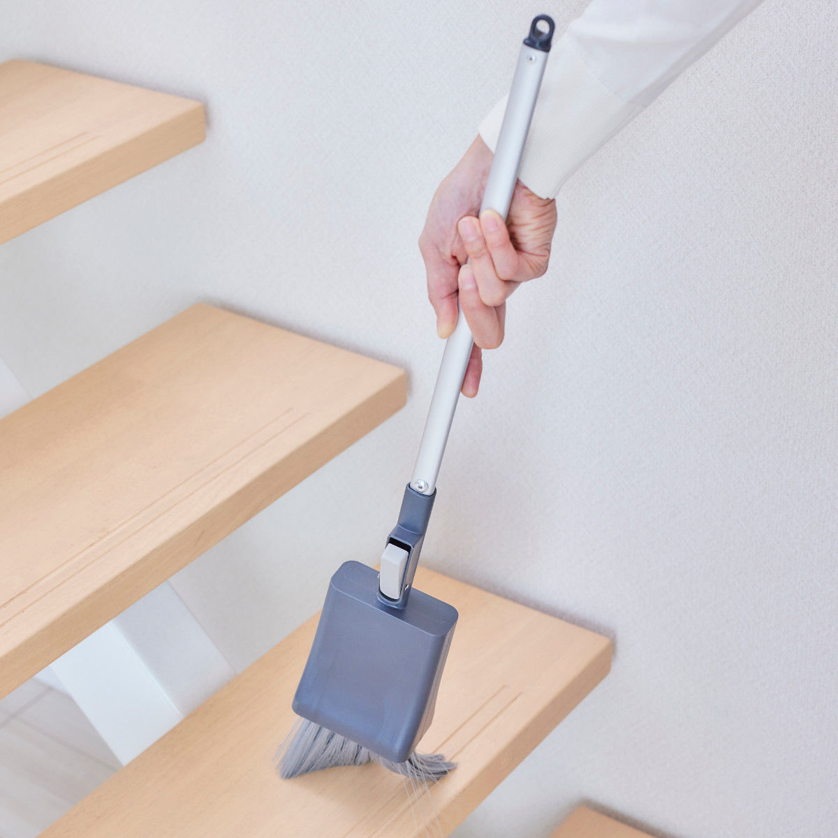 ほうき 全長67cm 立つホウキ STAND フリースタンディングブルームS