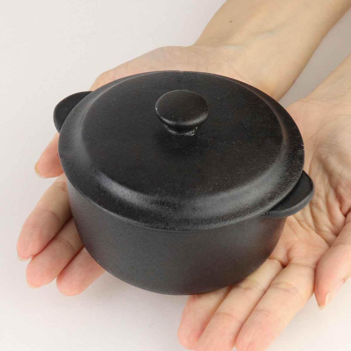 パール金属 キャセロール 13.5cm 鋳物風 丸型 フタ付 陶磁器 取っ手付