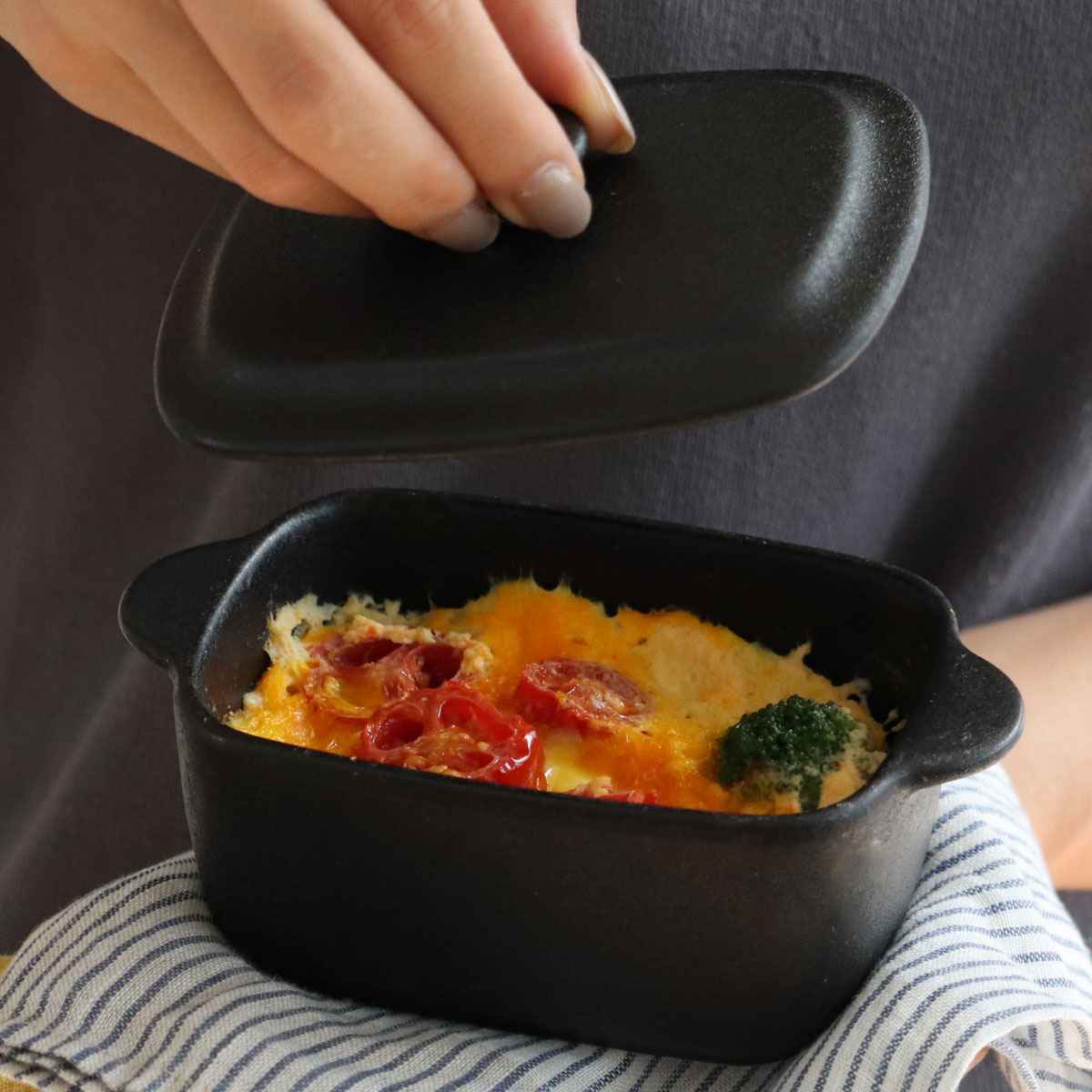 パール金属 キャセロール 14.5cm 鋳物風 長方形 フタ付 陶磁器 取っ手