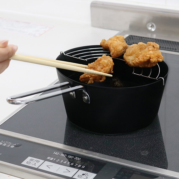 7/20までは送料込み！天ぷら盛り籠 黒色 樹脂製 18㎝　9枚セット　中古 和平フレイズ 天ぷら鍋 IH対応 ミニ 横長 ひるもぐ フッ素樹脂加工