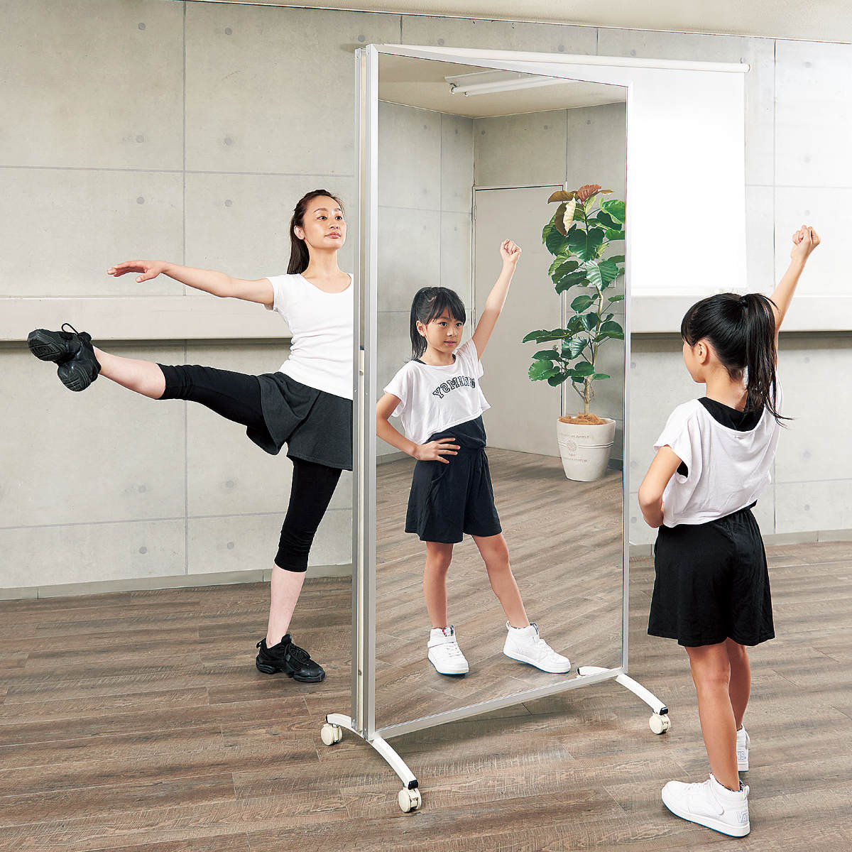 ダンス用ミラー　リフェクスミラー　割れない鏡 割れない鏡 リフェクスミラー キャスター付きスポーツミラー 両面