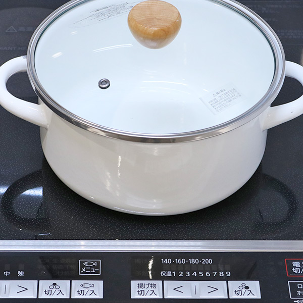 どらみ  STAUB 鋳鉄製 両手鍋 22cm 蓋付き どらみ 様専用 STAUB 鋳鉄製 両手鍋 22cm 蓋付き