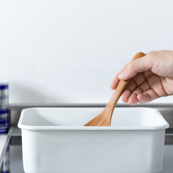 富士ホーロー 保存容器 ホーロー製 420ml 角型 浅型角容器 S Konte