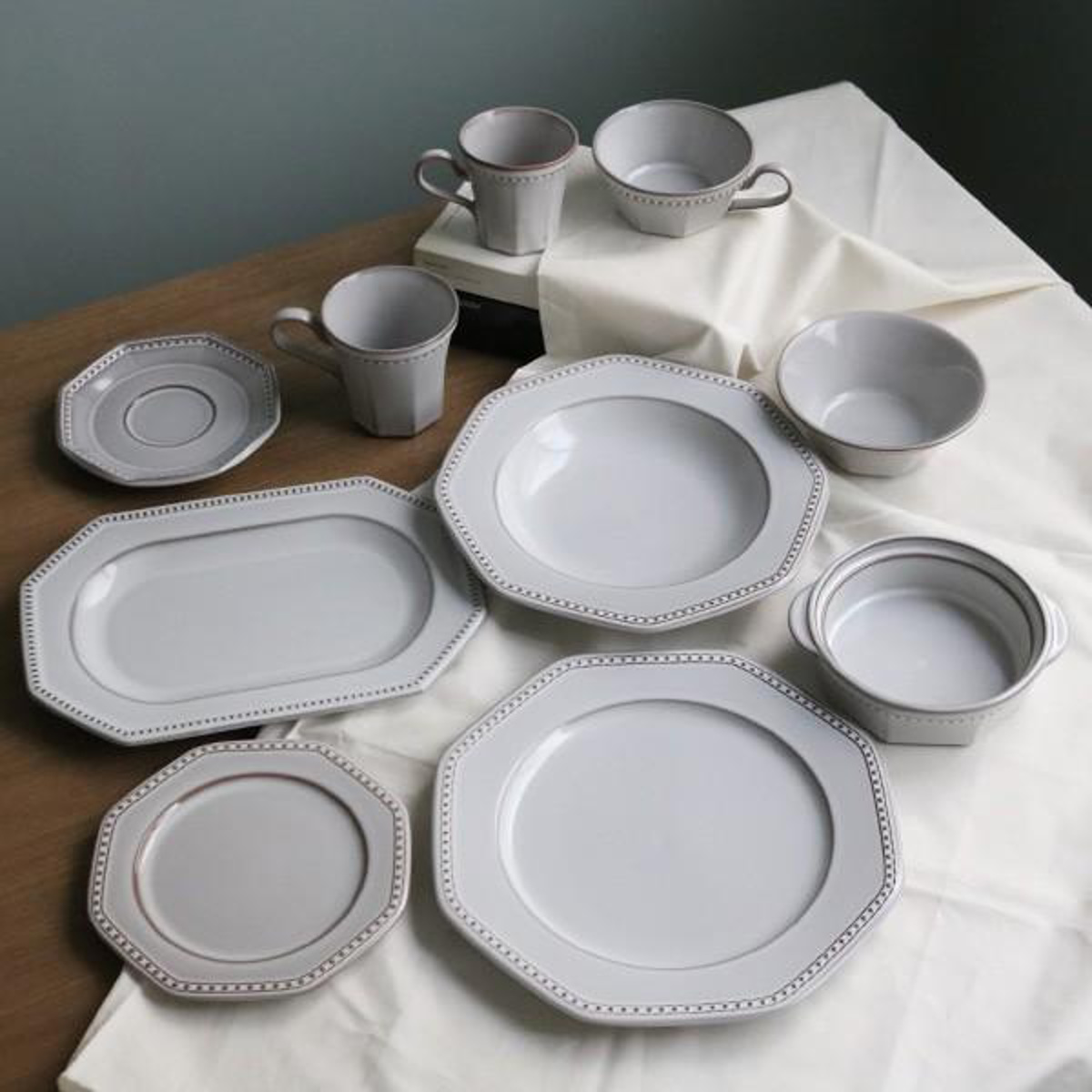 プレート 26cm 美濃焼 コリーヌ Colline 皿 食器 磁器 日本製 ネージュ