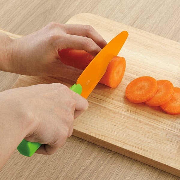 貝印 包丁 小三徳包丁 さや付き 13cm ベジタブルナイフ にんじん