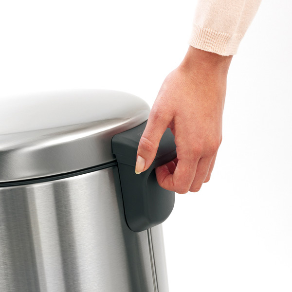 brabantia フットペダル式ごみ箱 シルバー/ブラック ブラバンシア 楽天市場】brabantia ブラバンシア ゴミ箱 ペダルビン NEWICON 12L