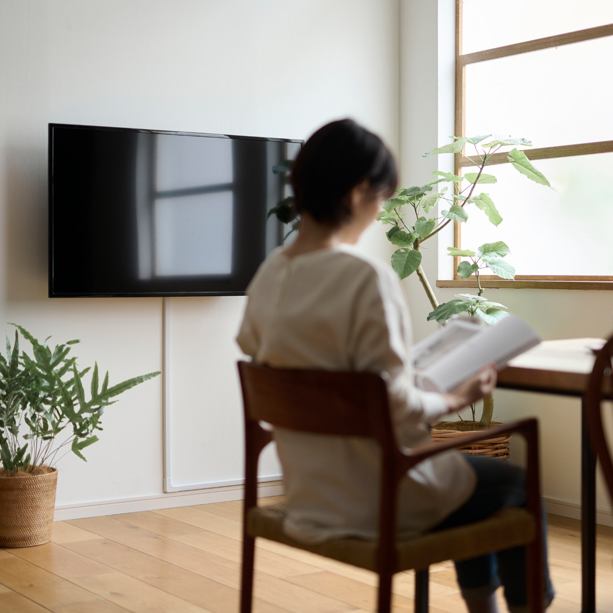 LABRICO テレビハンガー ラブリコ テレビ 壁掛け 32〜60 インチ 対応