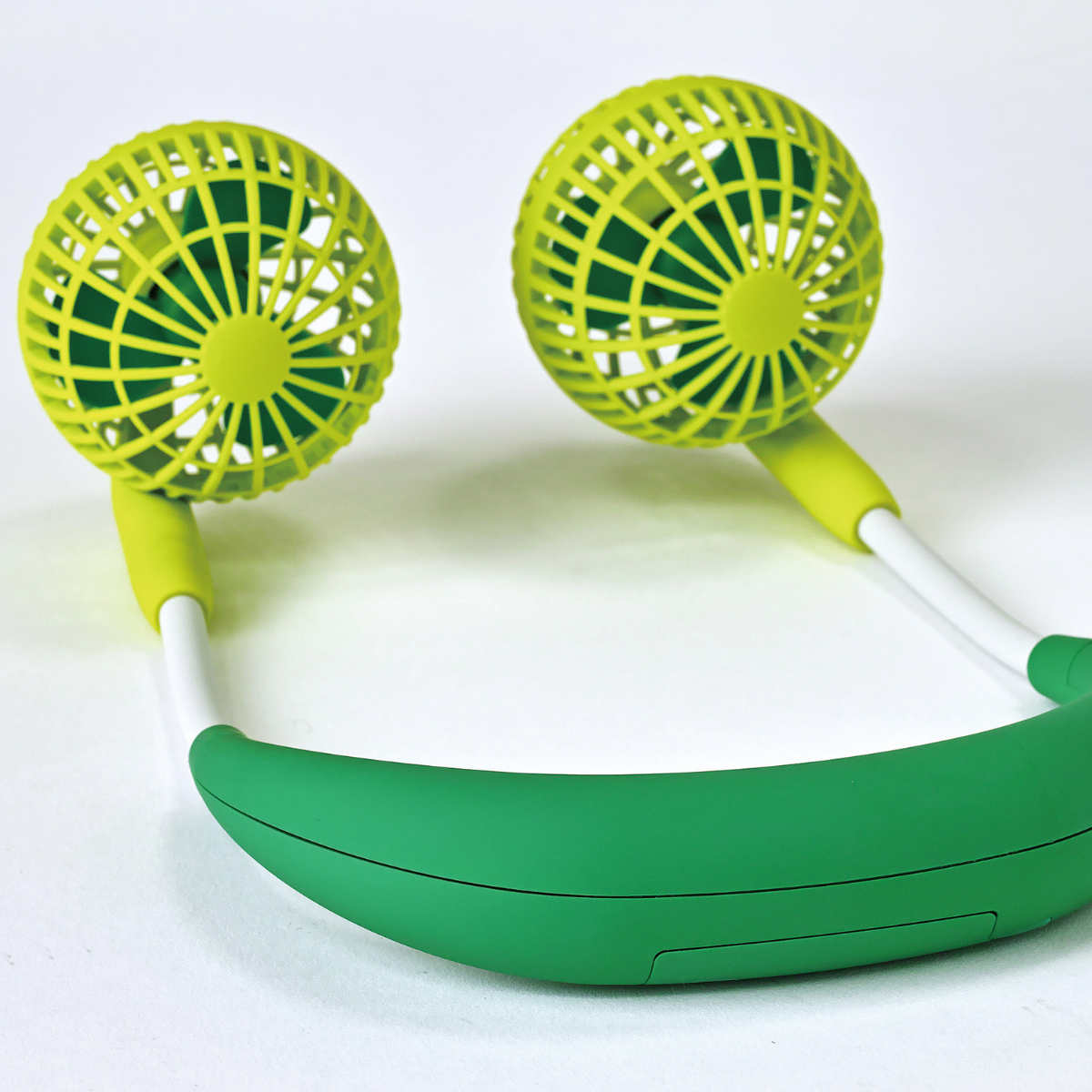 ネックファン 扇風機 首かけ 子供用 ダブルファン Wfan 乾電池式 軽量