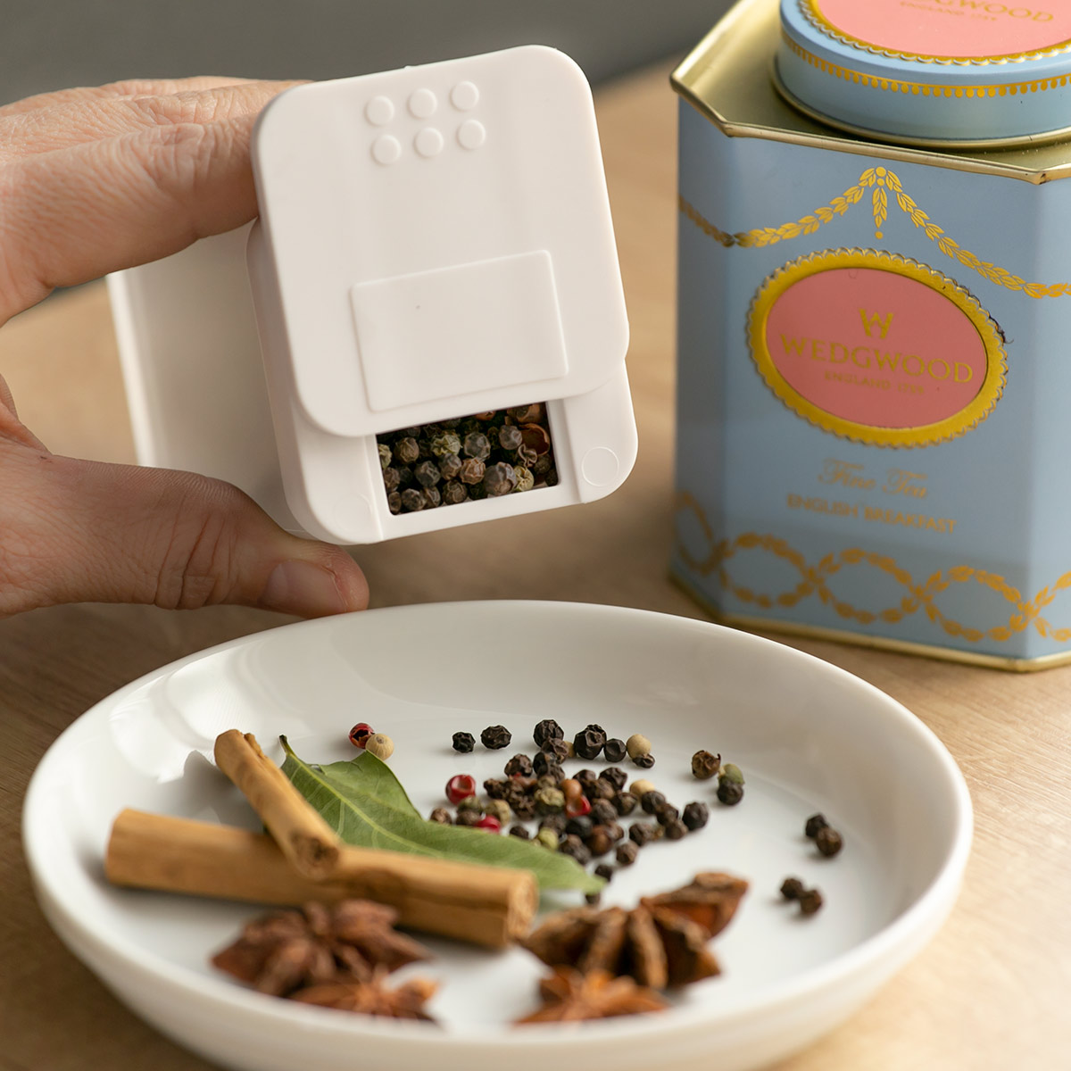 tower 山崎実業 マグネット小麦粉＆スパイスボトル タワー 4個セット