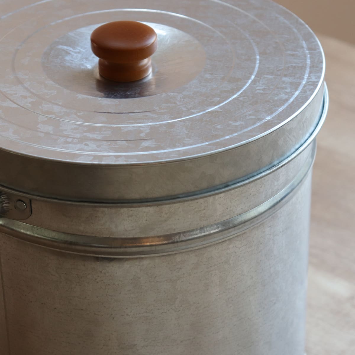 米びつ 6kg 丸型 トタン 袋のまま （ 米櫃 ブリキ 缶 ライスボックス ライスストッカー ペットフードストッカー 5kg 日本製 ） | ブランド登録なし | 18