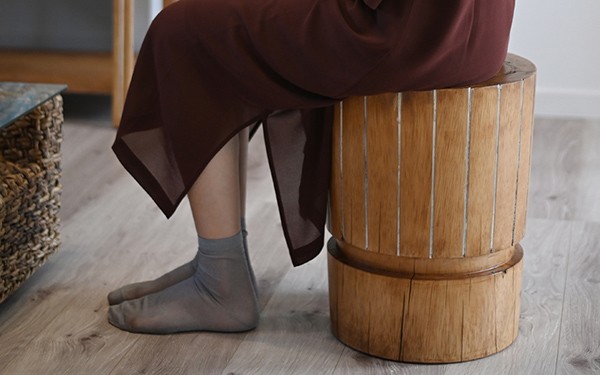 いい香りの天然アロマ 丸太椅子 両面持ち手・丸太テーブル