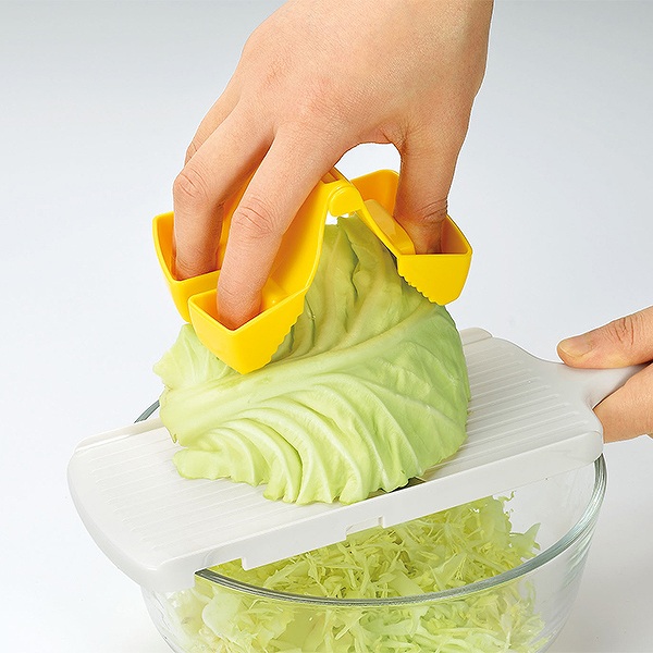 手動スライサー アルミ製 透明カバー付き 下村工業 つかめる野菜ホルダー かるラク スライサー 補助グッズ 日本