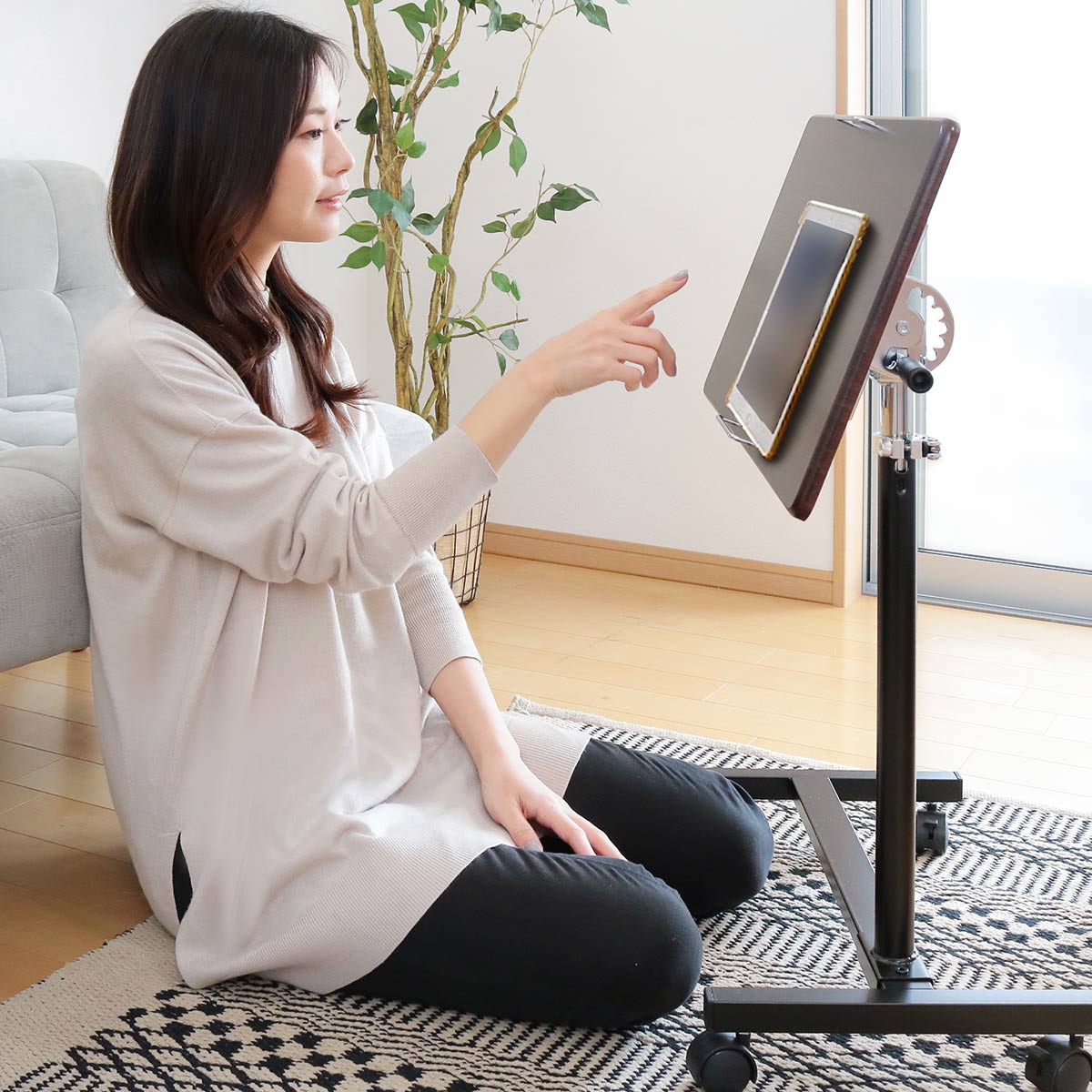 ベッド用テーブル　サイドテーブル キャスター付・高さ&幅の調整可（中古品） 昇降式サイドテーブル キャスター付 無段階 昇降テーブル 介護テーブル