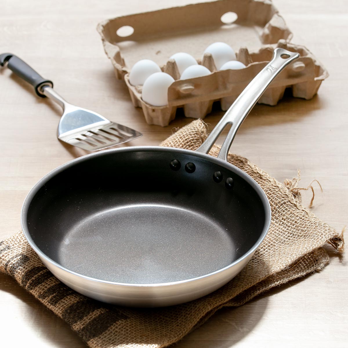 フライパン 18cm 浅型 アルミ製 フッ素樹脂加工 シルクフライパン 日本