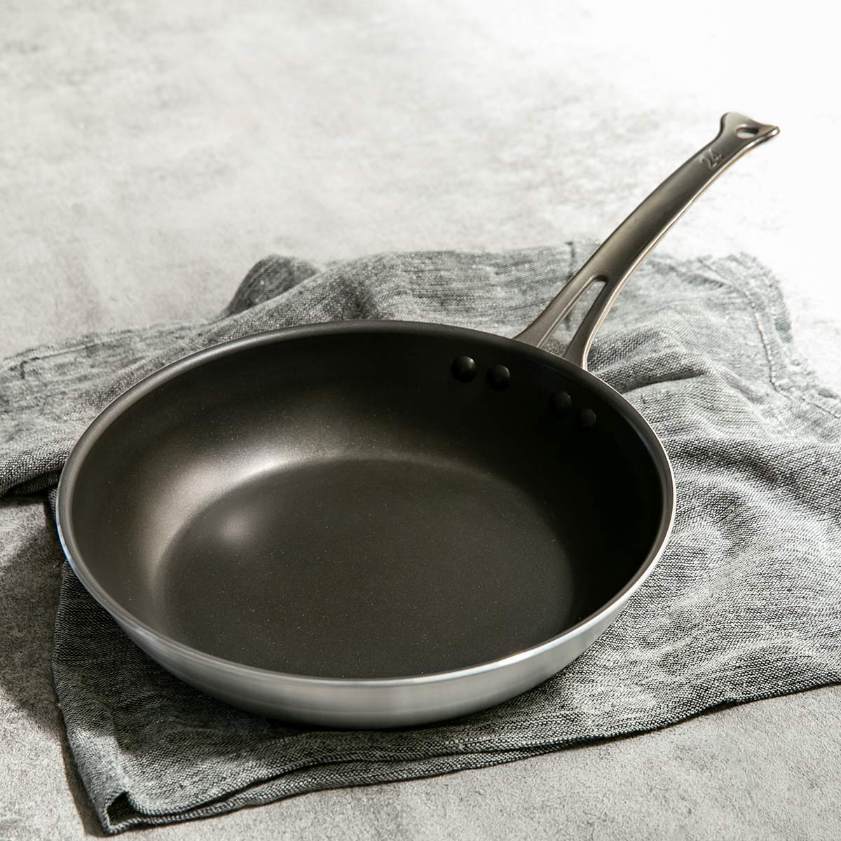 フライパン 21cm 浅型 アルミ製 フッ素樹脂加工 シルクフライパン 日本