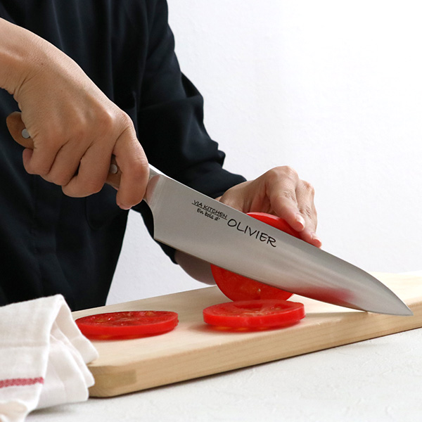 一秀作　手打　包丁　20センチ 包丁 牛刀包丁 刃渡り20cm 木柄 日本製 バイアキッチン OLIVIER （ 20