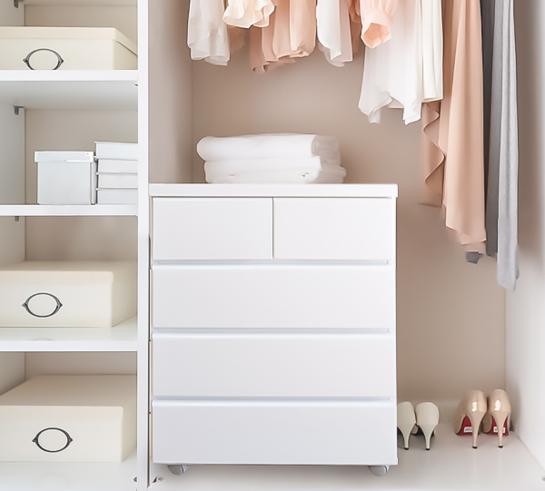 アルファタカバ チェスト 4段 クローゼット収納 キャスター付 光沢仕上