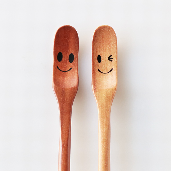 スプーン 19cm マドラースプーン ニコニコ＆ウィンク 木製 サオ 籐芸