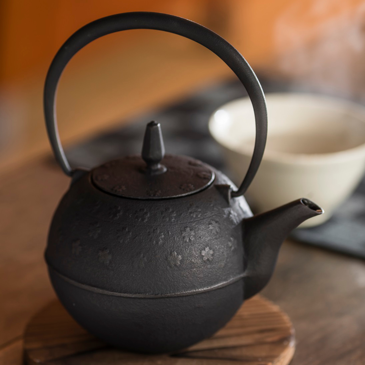 池永鉄工 鉄瓶 1.2L IH対応 梔子さくら文様 南部鉄器 日本製 （ ガス火