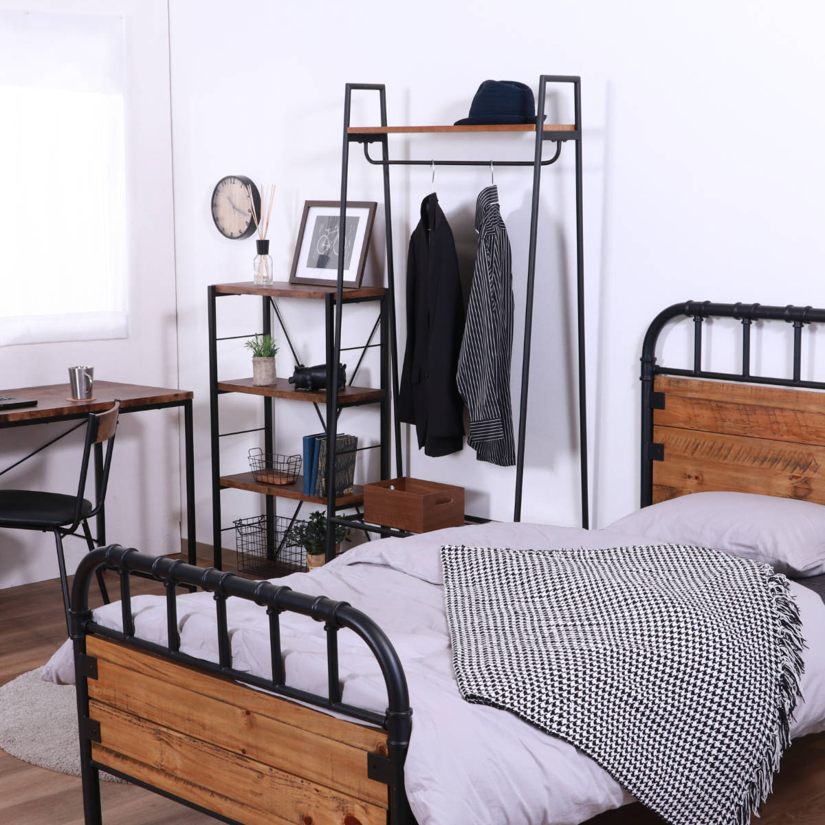 オーダーハンドメイド　ブルックリン調ハンガーラック 不二貿易（Fuji Boeki） ハンガーラック 幅80cm スチール製