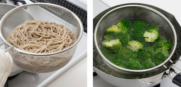 下村企販 一度に湯切りできる ゆであげザル 20cm 日本製 野菜・麺類の調理に 鍋にしっかりセットできる 持ち手付き 食洗機対応 水切り