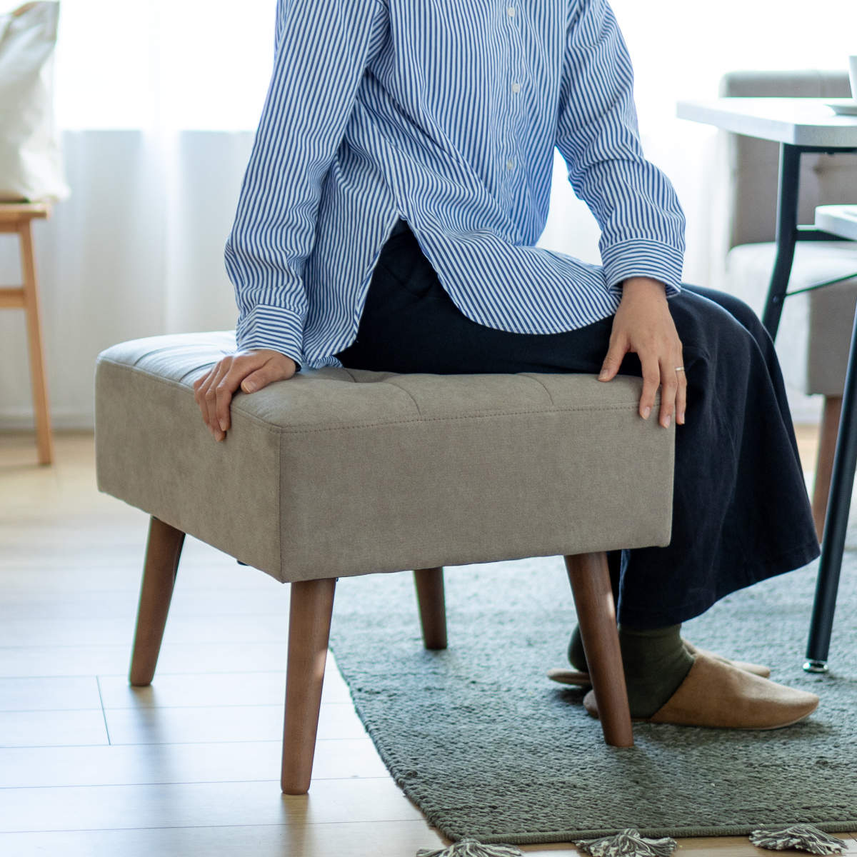 【美品】オットマン　グレー　幅・奥行57cm・高さ42cm 弘益 オットマン ミルド 高さ42cm 足置き スツール ソファ 木製