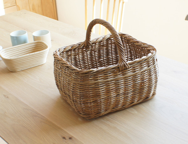 籐 バスケット 持ち手付 箱型 ラタン製 かご 約幅32cm （ カゴ 籠 収納