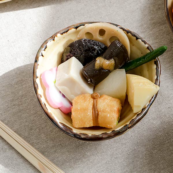 小鉢 11cm さんかく小鉢 BROWNIE 皿 食器 鉢 洋食器 和食器 磁器 日本