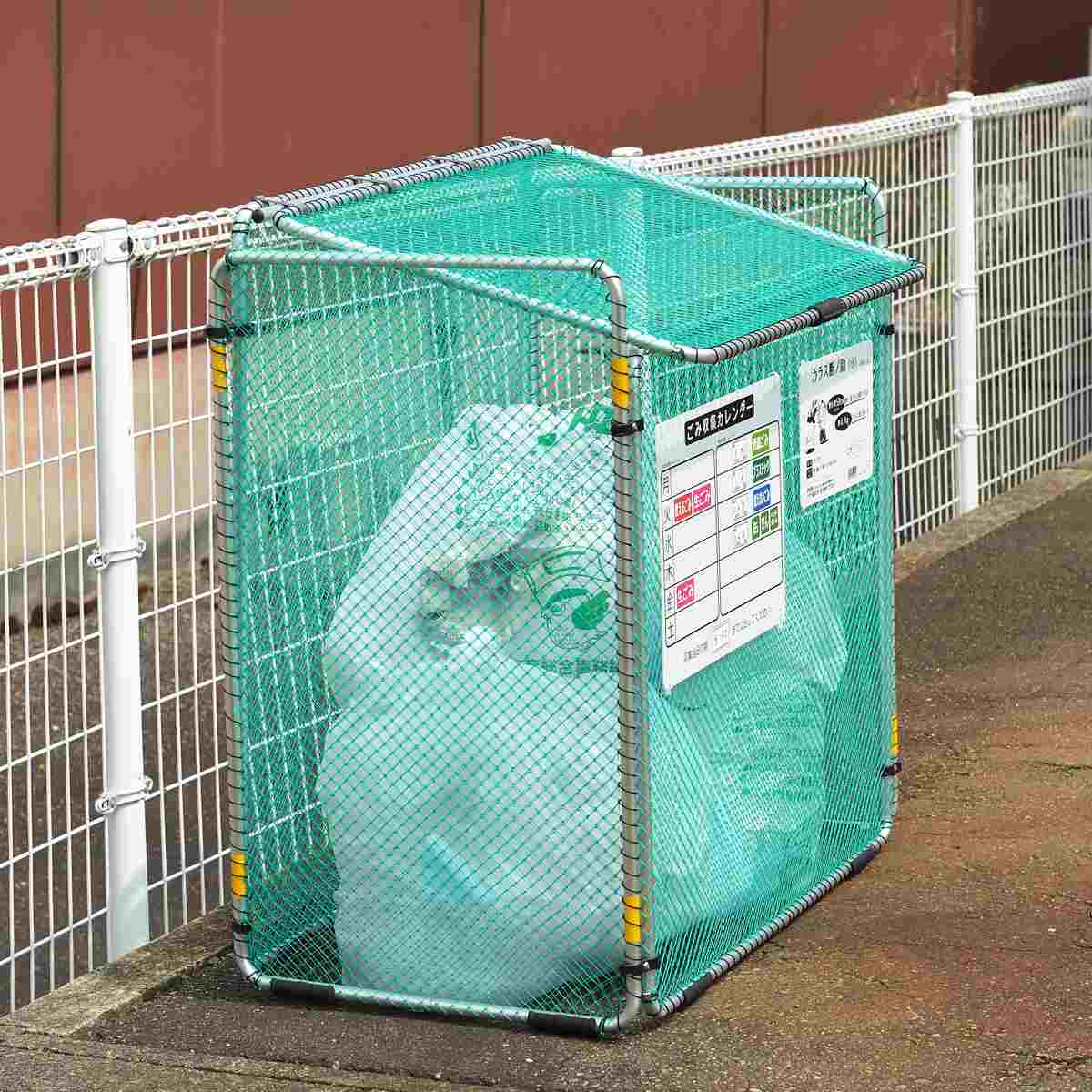 ゴミ収集 ゴミステーション 560L 折りたたみ 幅90×奥行81×高さ90cm カラス断ノ助 大 （ ゴミ カラスよけ 収集ボックス ネット ボックス カレンダー付き ）の画像