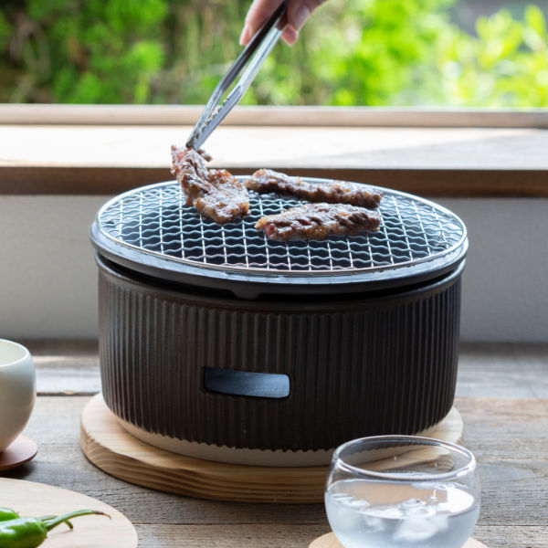 炭焼きグリル 大 陶器製 日本製 （ 卓上コンロ 卓上炭火コンロ 炭火用コンロ 焼肉 焼き肉 炉端焼き 炭火焼 七輪 水コンロ コンロ ） :  356719 : リビングート ヤフー店 - 通販 - Yahoo!ショッピング