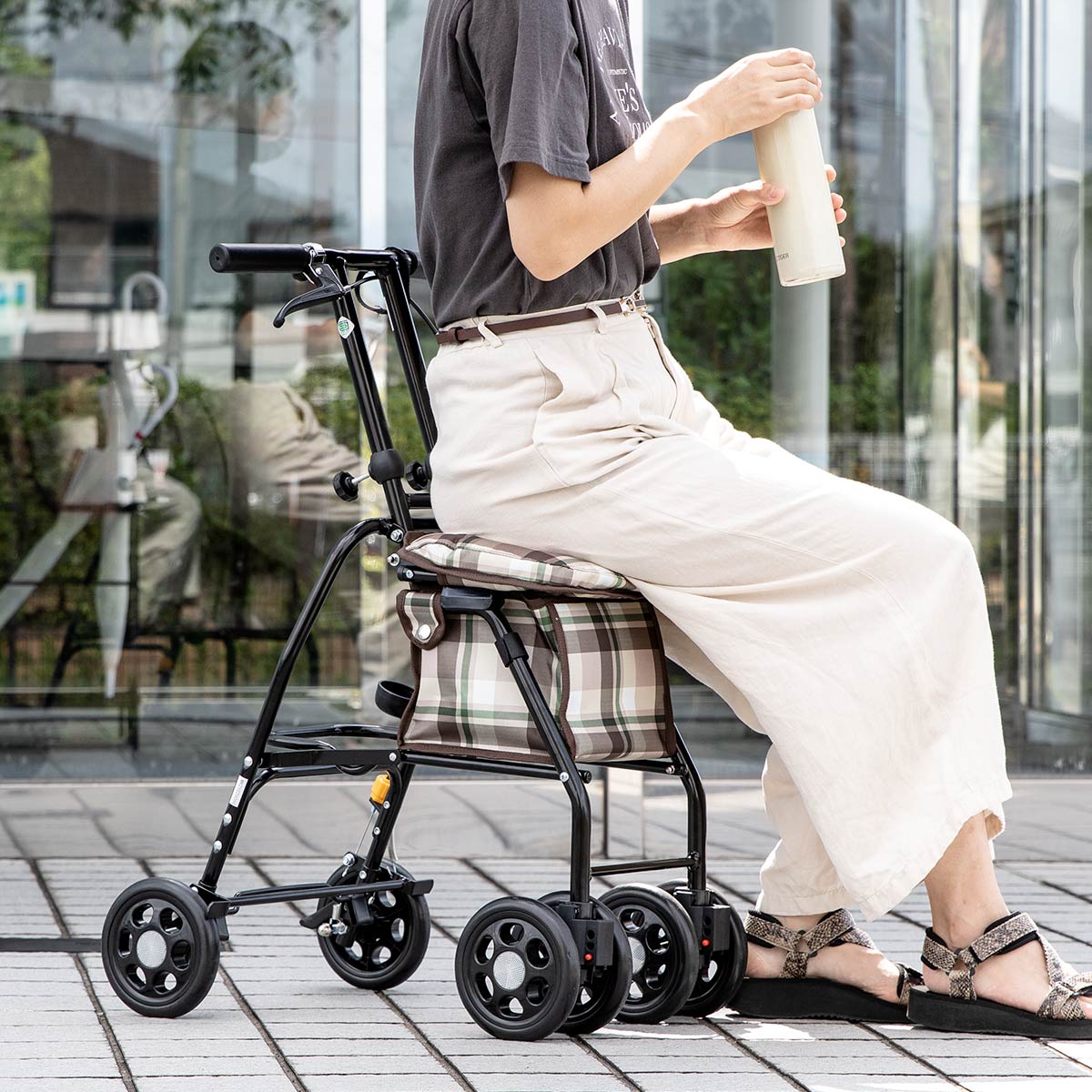 マキテック シルバーカー スリムムーヴ 軽量 コンパクト 座れる