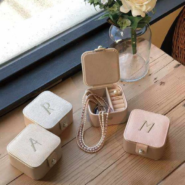 アクセサリーケース 小物入れ イニシャルコフレ ジュエリーケース