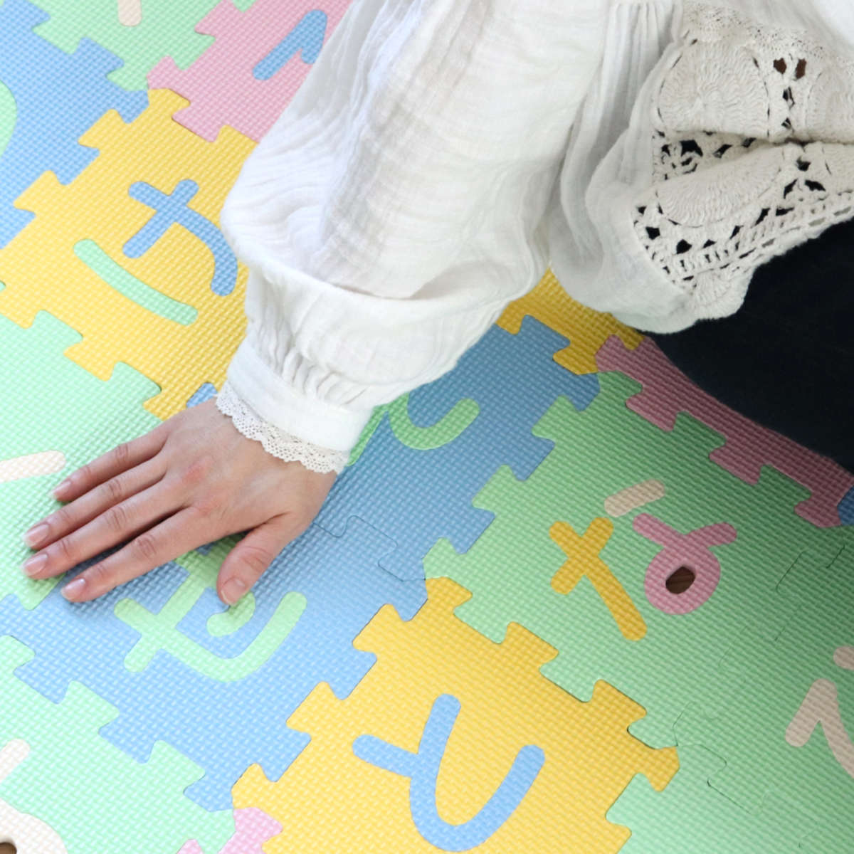 ジョイントマット 15×15cm ひらがなパズルマット 48枚組 （ フロア