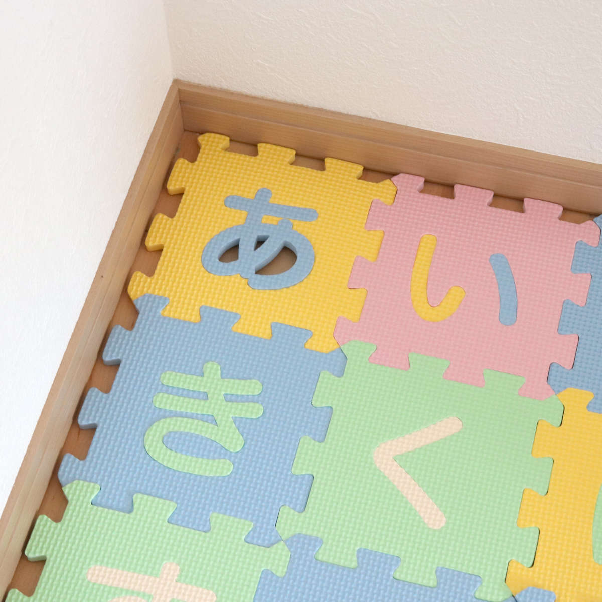 ジョイントマット 15×15cm ひらがなパズルマット 48枚組 （ フロア