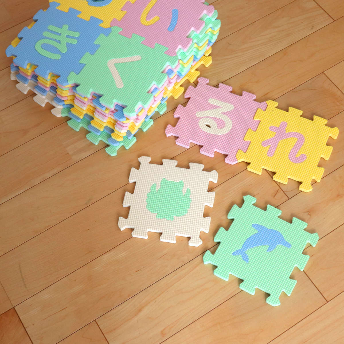 ジョイントマット 15×15cm ひらがなパズルマット 48枚組 （ フロア