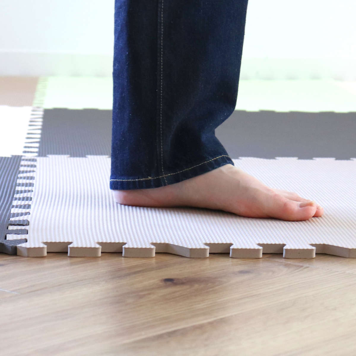 ジョイントマット 60×60cm 防音タイプ 4枚組 （ フロアマット プレイ