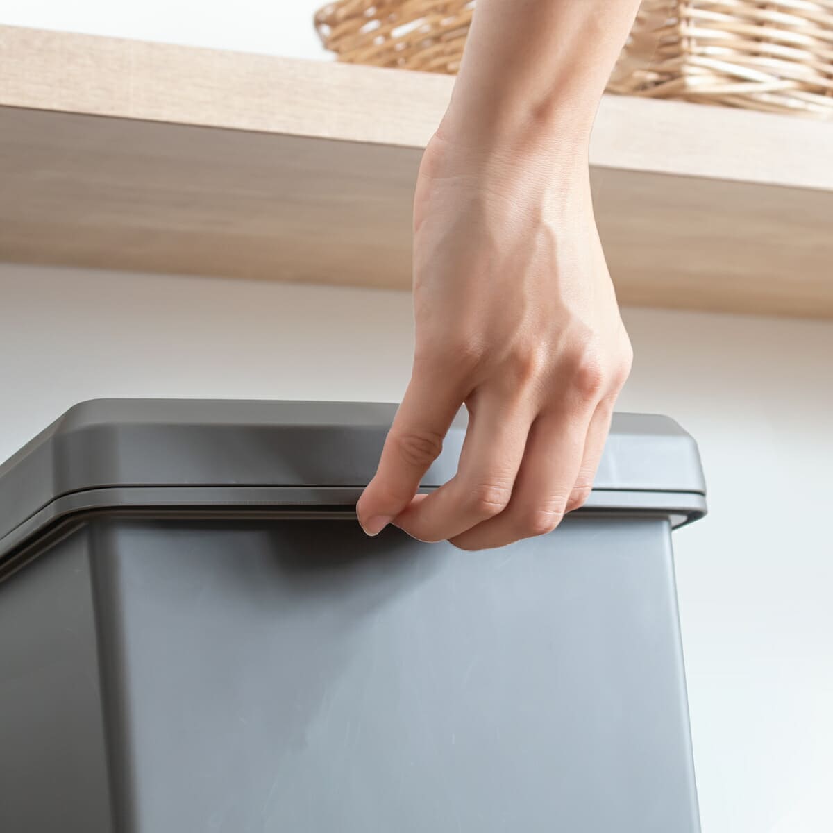 ゴミ箱 30L スライドペール 無地 ふた付き （ ごみ箱 30リットル スライド 蓋つき プラスチック キャスター ） | 平和工業 | 21