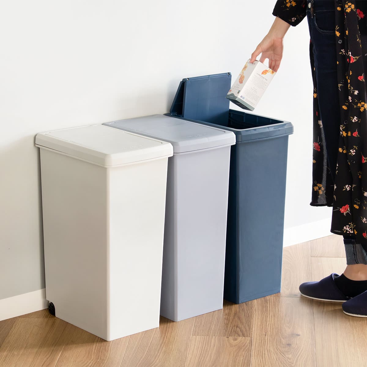 ゴミ箱 30L スライドペール 無地 ふた付き （ ごみ箱 30リットル スライド 蓋つき プラスチック キャスター ） | 平和工業 | 23