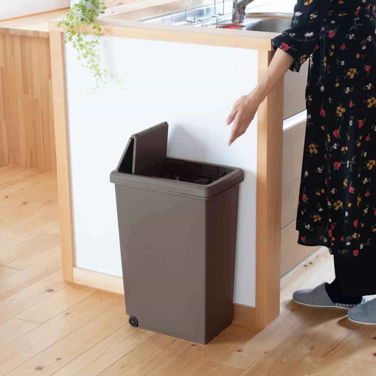 ゴミ箱 30L スライドペール 無地 ふた付き （ ごみ箱 30リットル スライド 蓋つき プラスチック キャスター ） | 平和工業 | 24